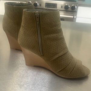 Army green peep toe booties. 7W but fits me and I am a 7 1/2.